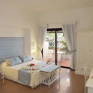 https://altura-3-lune-hotel.in-sardinia.net